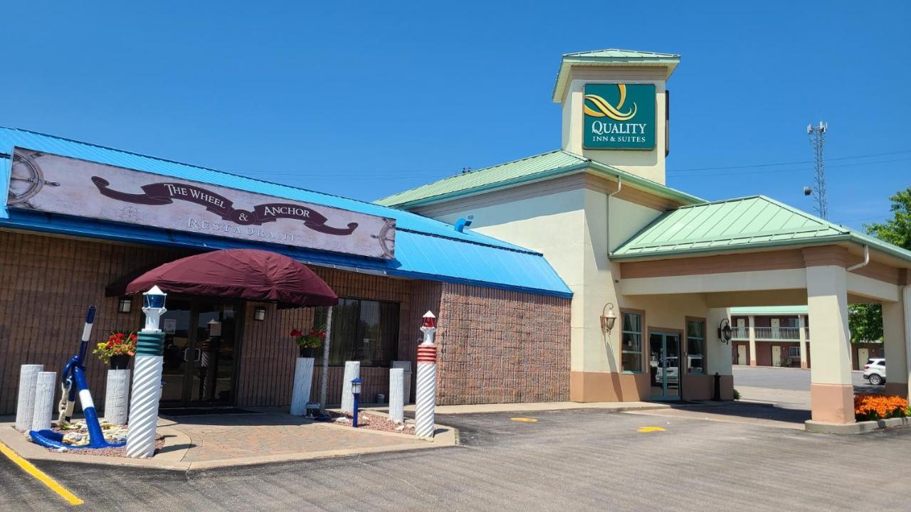 Quality Inn & Suites 1000 Islands Gananoque Exteriör bild