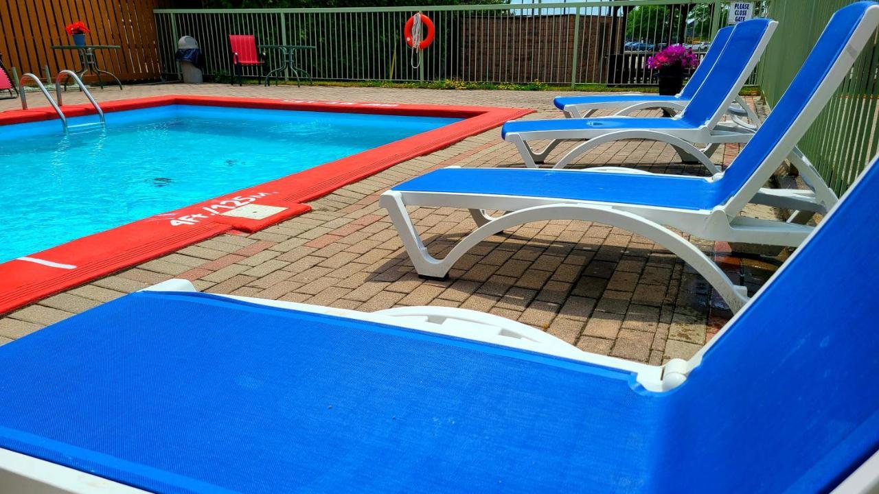Quality Inn & Suites 1000 Islands Gananoque Exteriör bild