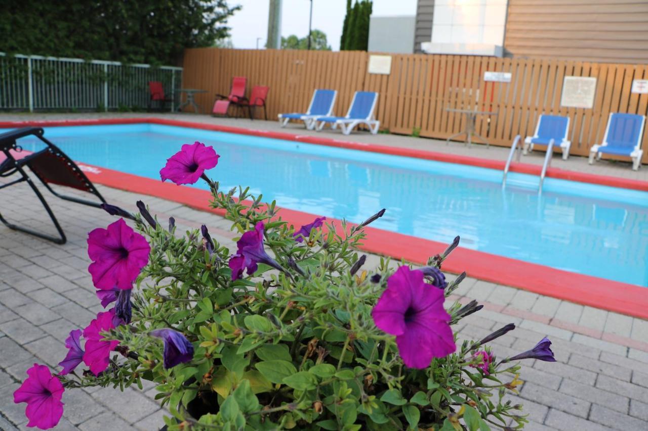 Quality Inn & Suites 1000 Islands Gananoque Exteriör bild