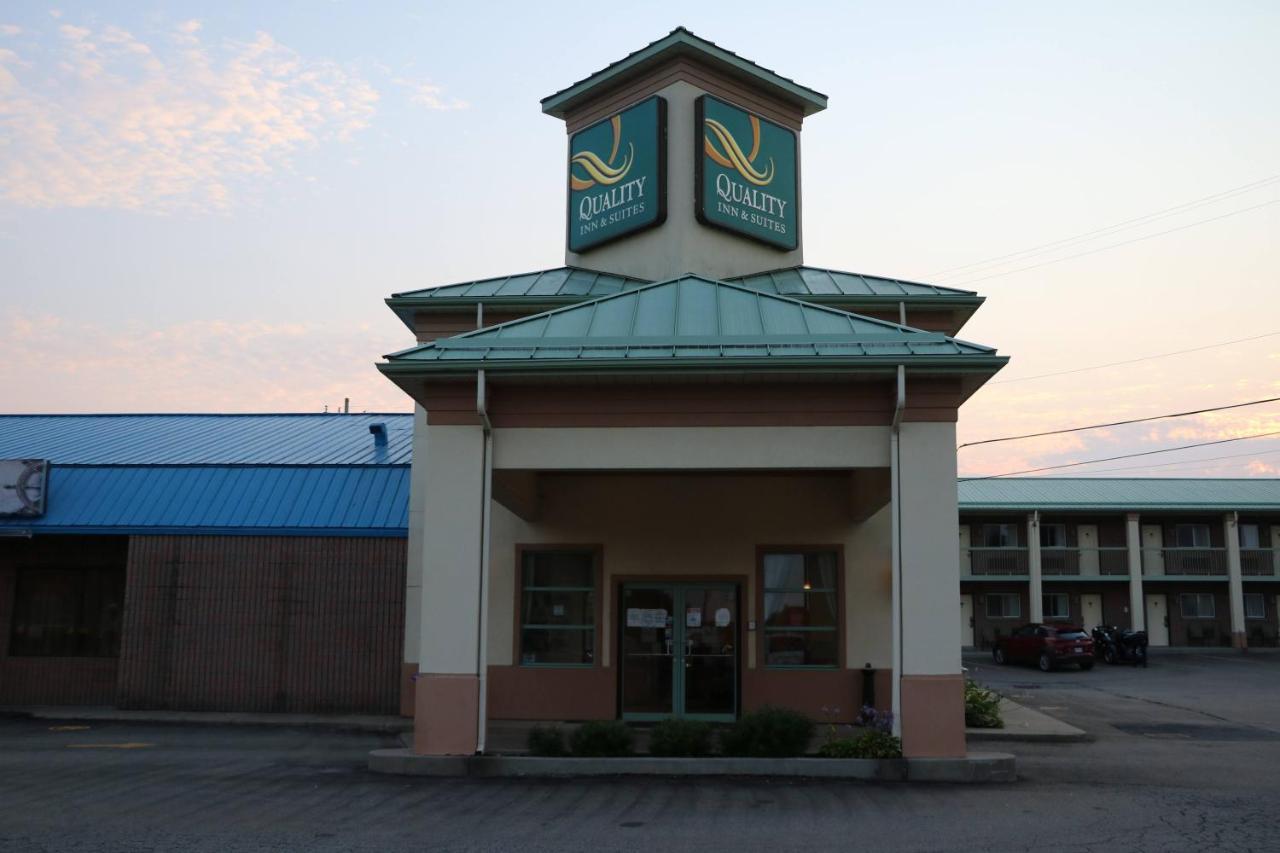 Quality Inn & Suites 1000 Islands Gananoque Exteriör bild