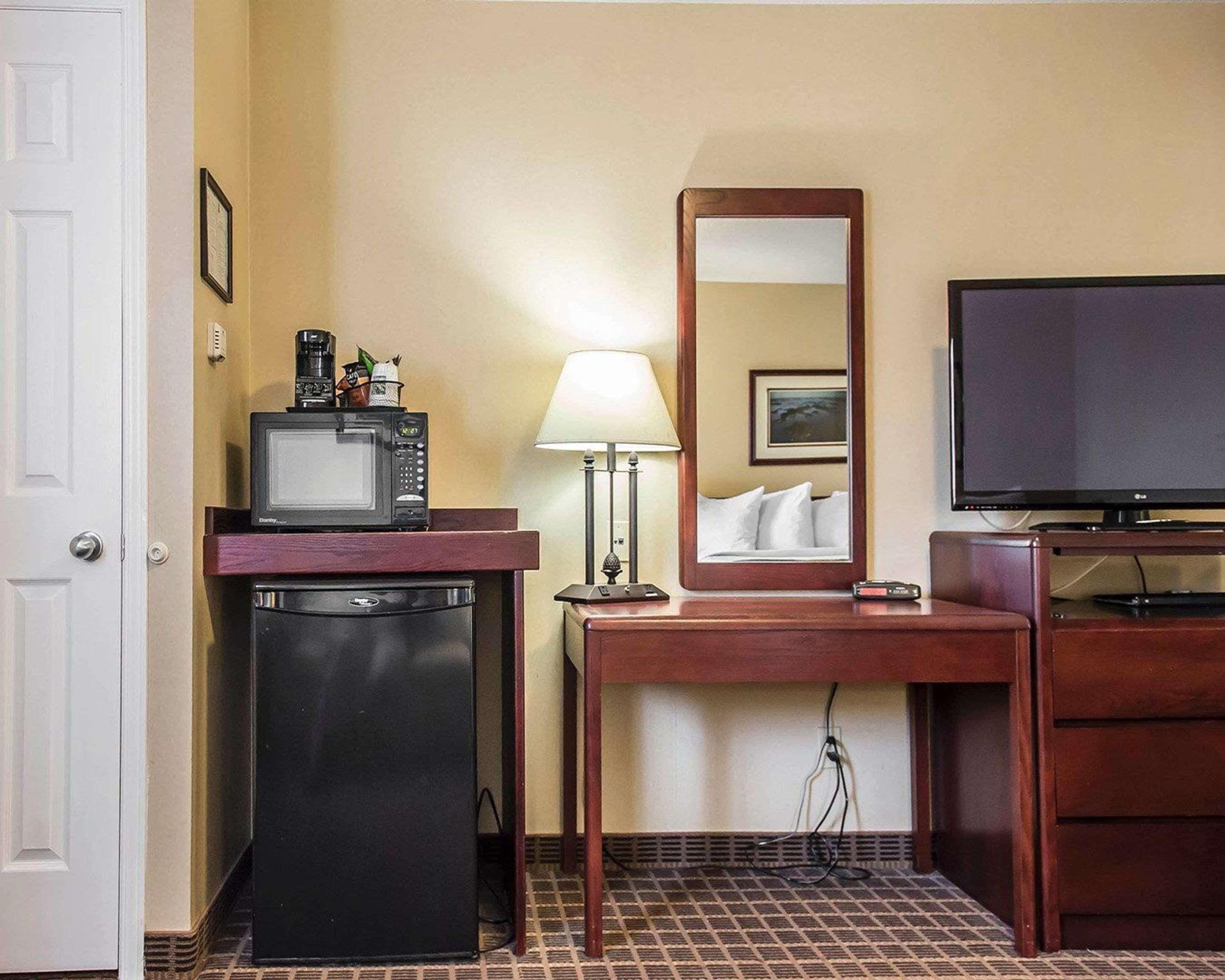 Quality Inn & Suites 1000 Islands Gananoque Exteriör bild