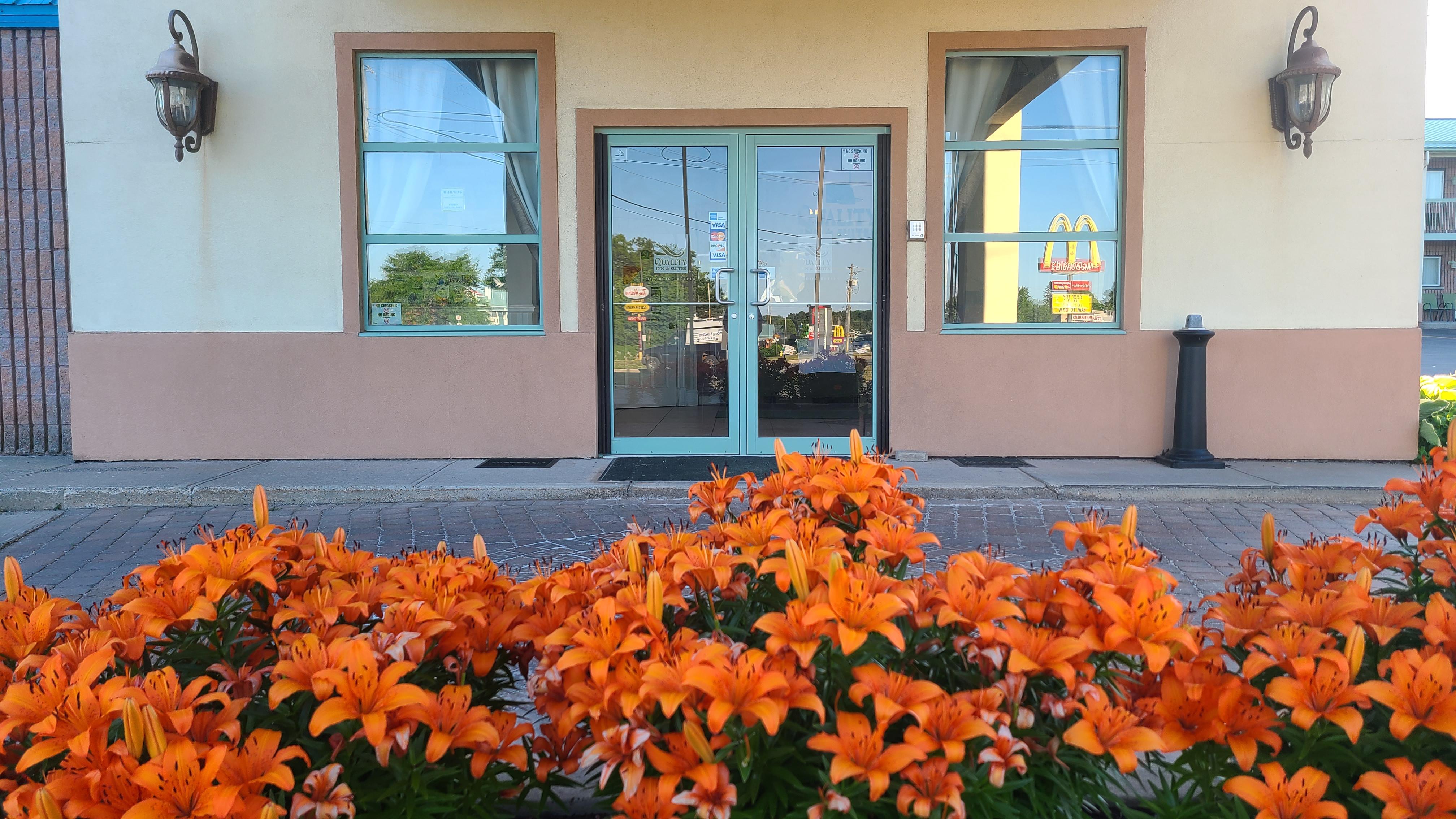 Quality Inn & Suites 1000 Islands Gananoque Exteriör bild